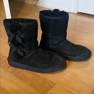 Koolaburra Black Winter Boots with Bows women’s size 9
